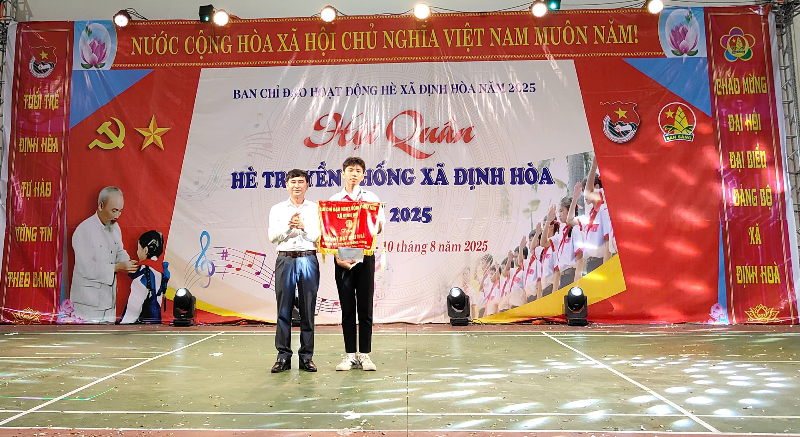 Anh-tin-bai